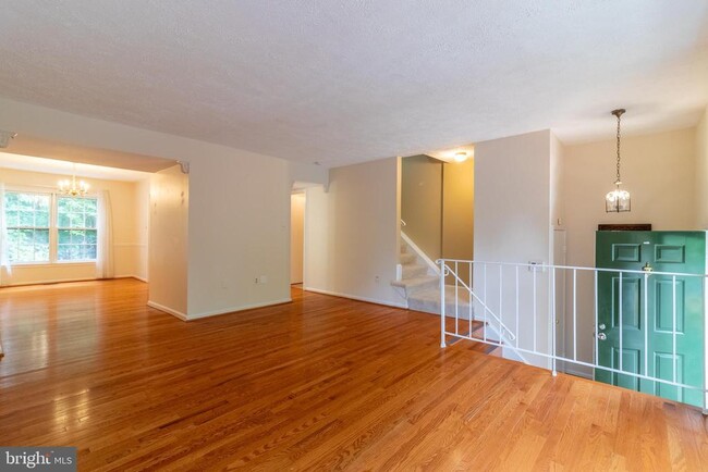 Building Photo - 4796 Gainsborough Dr