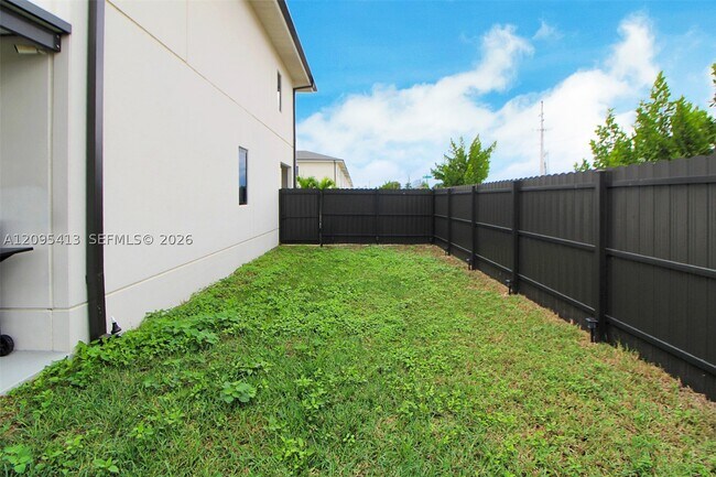 Foto del edificio - 320 NW 13th Ct