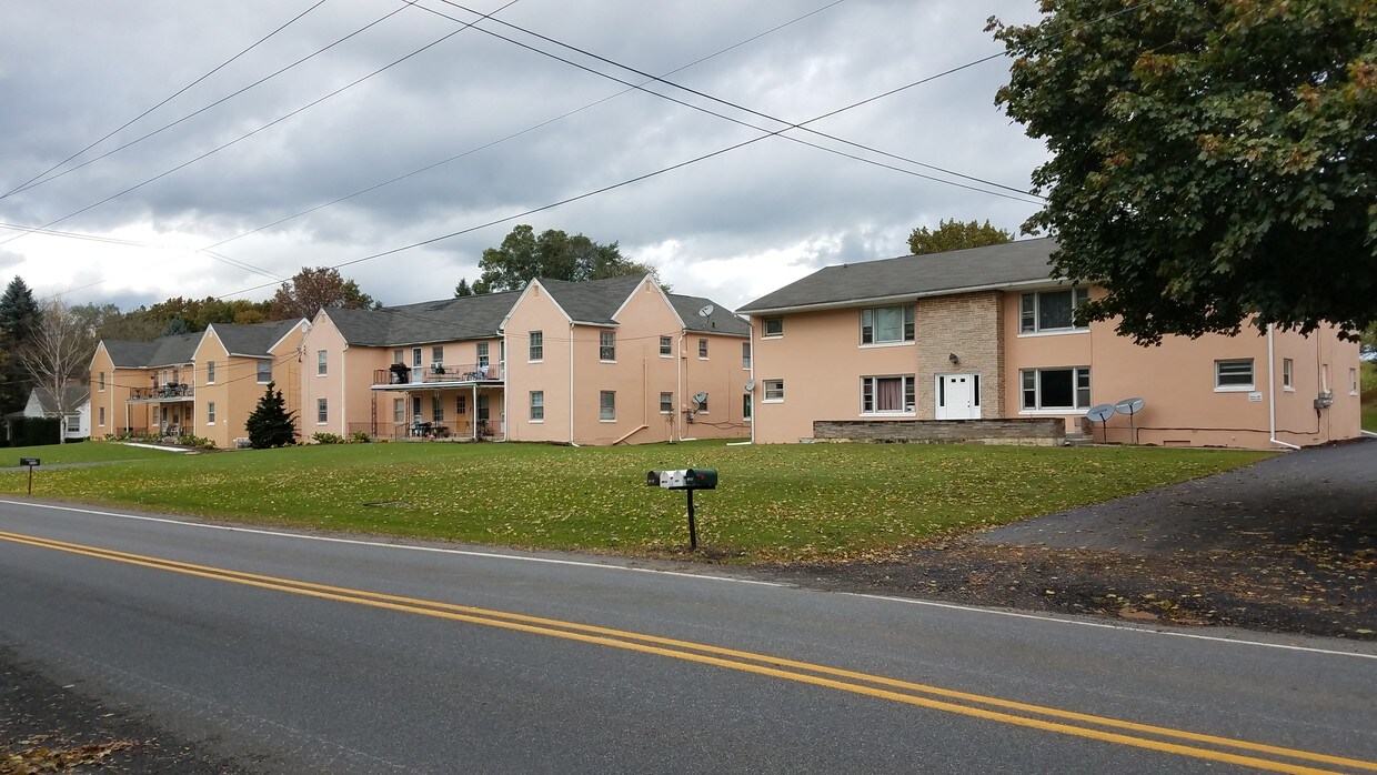 Building Photo - 767 Roxbury Rd