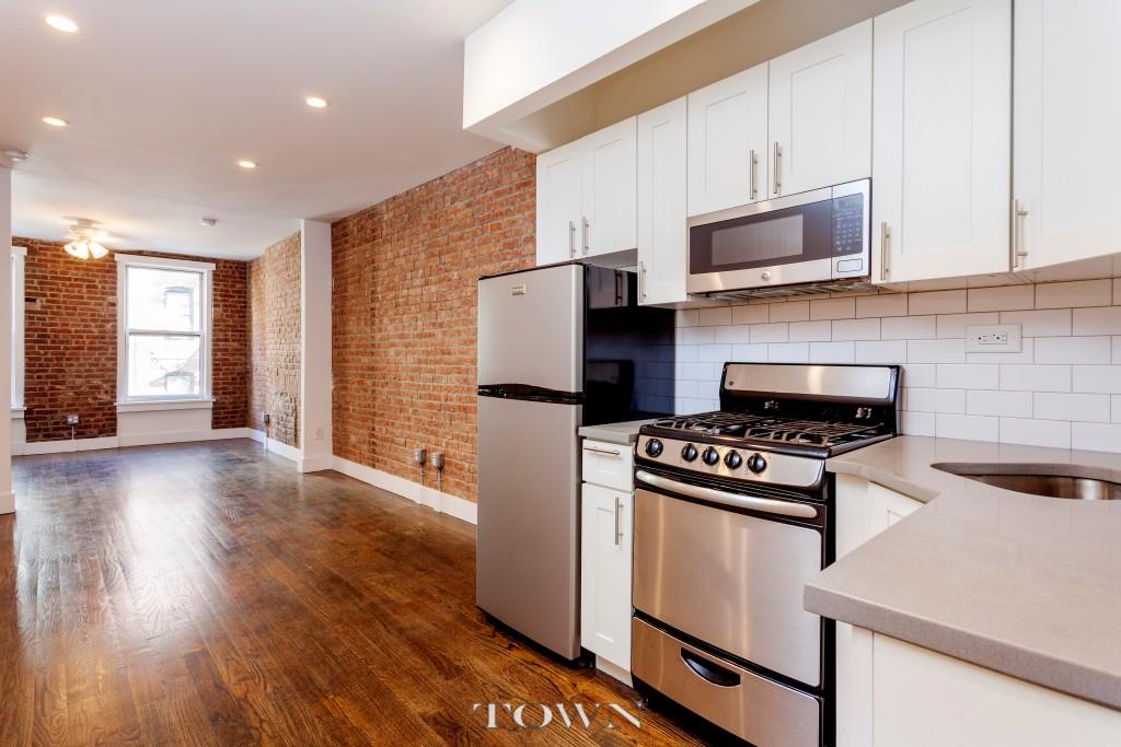 Primary Photo - 239 Mulberry St