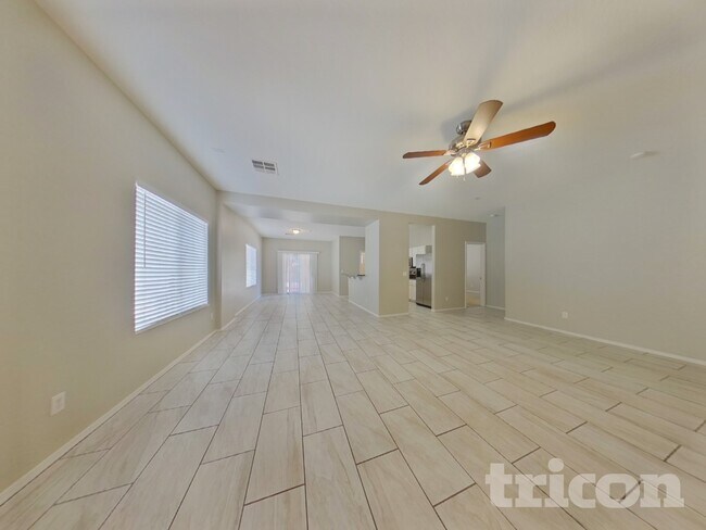 Building Photo - 442 E Cheyenne Rd