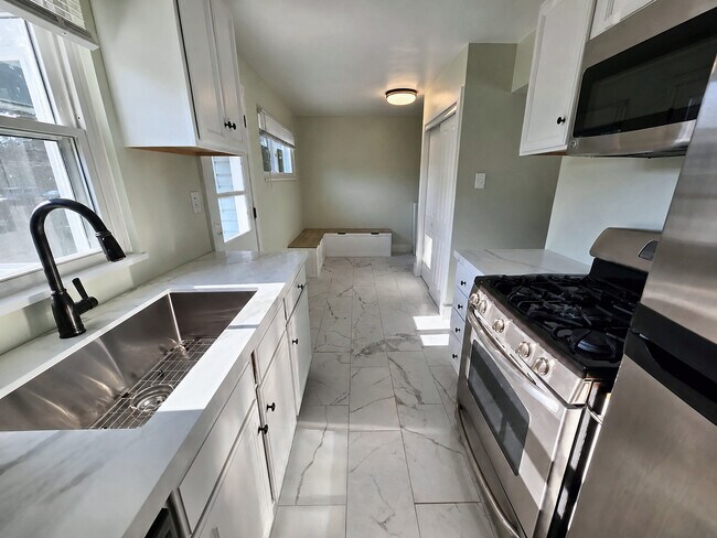 Foto del edificio - 2514 Ingleside Dr