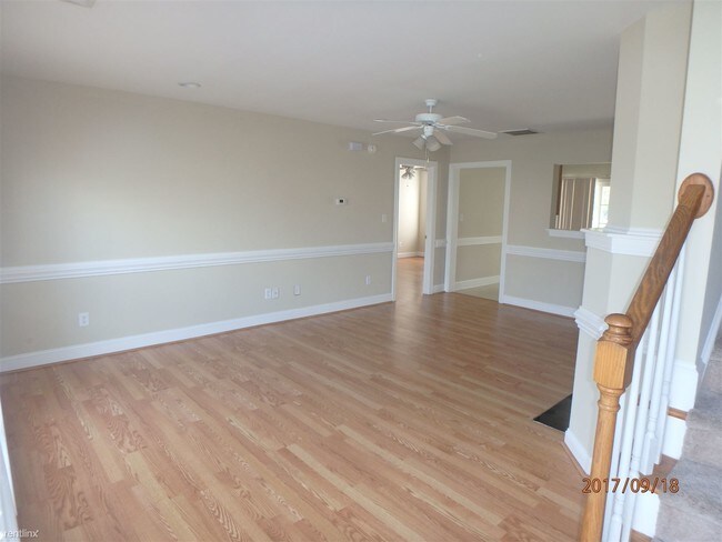 Building Photo - 4020 Lucerne Ct
