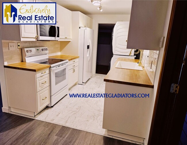 Foto del edificio - 3 Bed 2 Bath SFR Edmonds