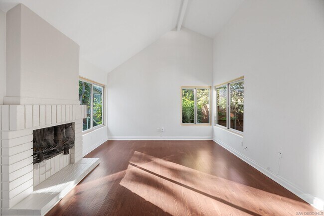 Building Photo - 10606 Esmeraldas Dr