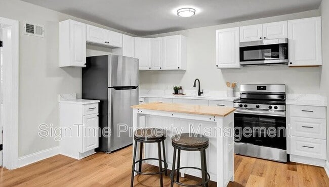 Building Photo - 12 S Main St