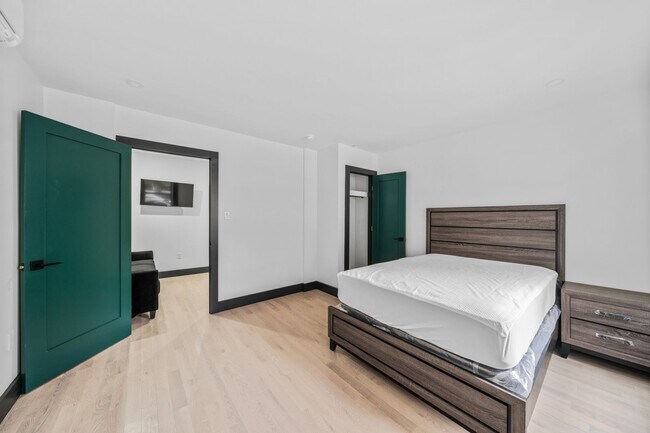 Foto del edificio - Hughes BH LLC (2507)