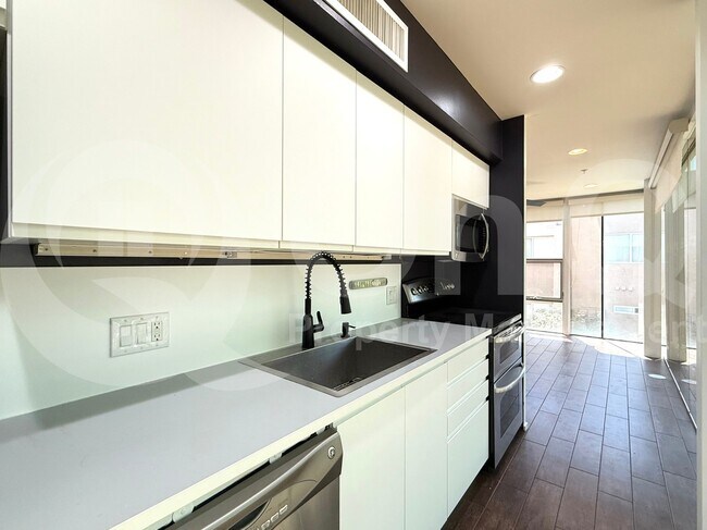 Foto del edificio - 7047 E Earll Dr
