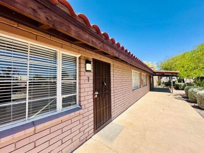 Building Photo - Desert Club Apartments