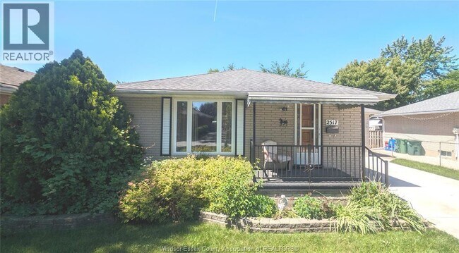 Photo du bâtiment - 2517 Armstrong Ave