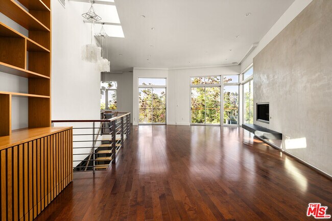 Foto del edificio - 3255 Fernwood Ave