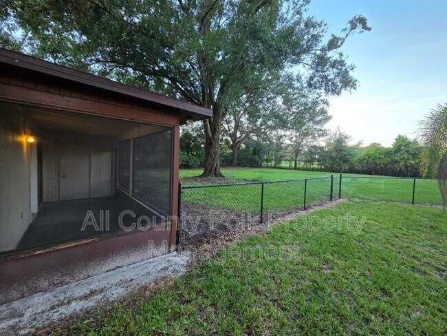 Foto del edificio - 4931 Malibu Ct