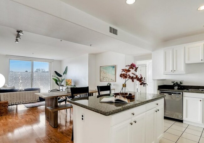 Building Photo - 3740 Santa Rosalia Dr