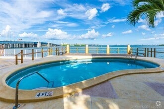Building Photo - 7845 NE Bayshore Ct
