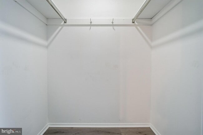 Foto del edificio - 611-15-615 Roxborough Ave