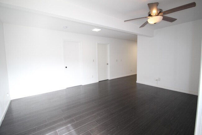 Building Photo - 906 Kilani Ave