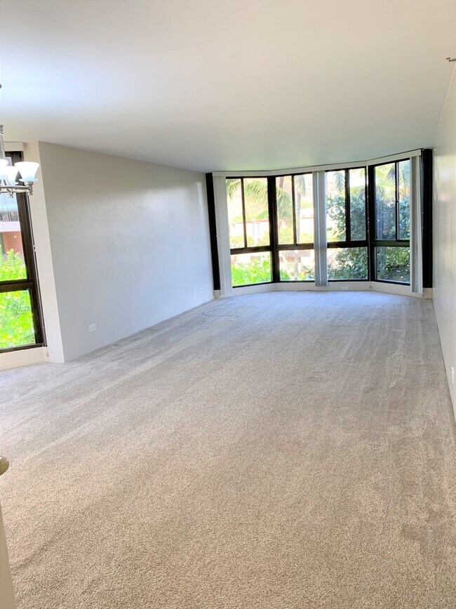 Foto del edificio - 3 bedroom, 2 bathroom in Country Club Plaza!