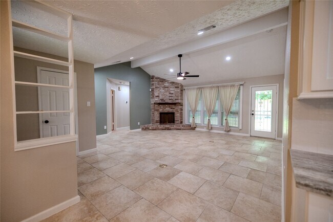 Foto del edificio - 10323 Lone Brook Dr