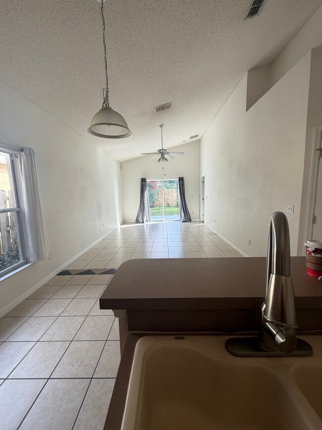 Building Photo - 5559 Pats Pt