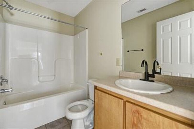 Foto del edificio - 19 Webb Ct NE