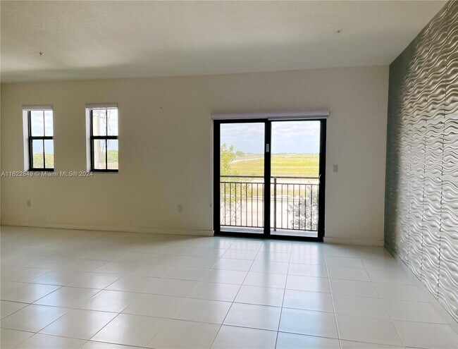 Sala de estar principal - 15650 SW 136th St