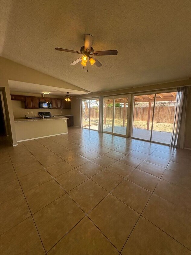 READY TO VIEW NOW! Spacious 3 Bed 1 Bath H... - READY TO VIEW NOW! Spacious 3 Bed 1 Bath H...