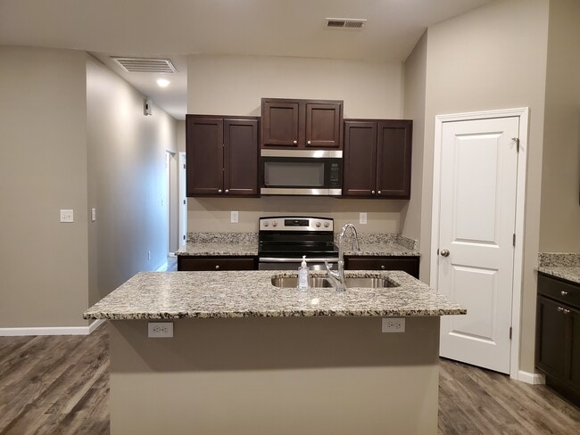 Foto del edificio - 420 S Longbranch Dr