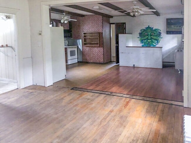 Foto del edificio - Spacious 5-Bedroom, 4-Bathroom Home Near UVM & Downtown Burlington (10 Walnut St)