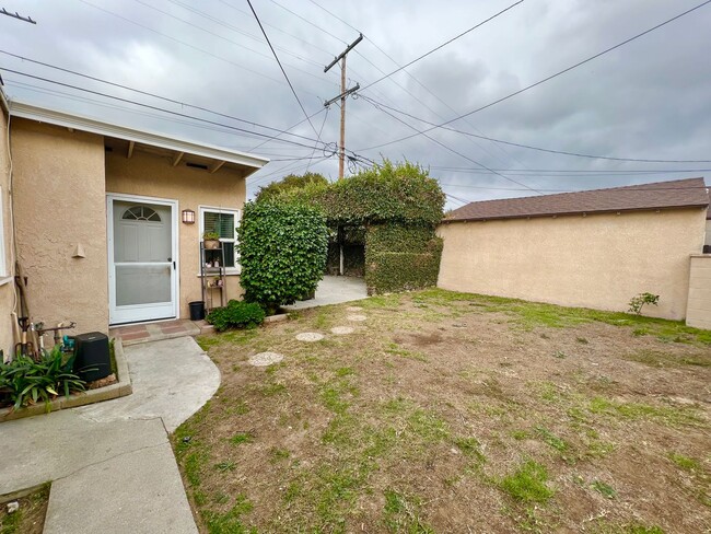 Building Photo - 3725 Marwick Ave