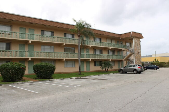 Building Photo - 700 Village Green Ct