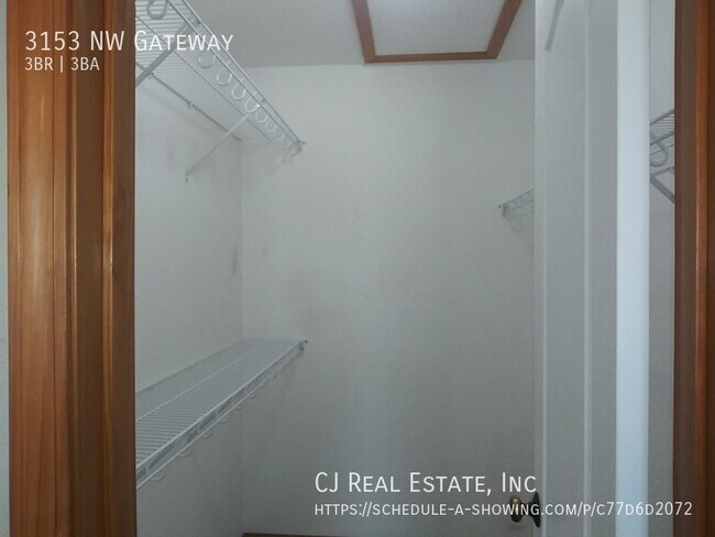 Building Photo - 3153 NW Gateway Dr