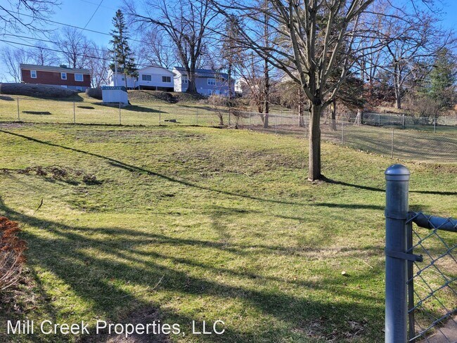 Building Photo - 3 br, 2 bath House - 1101 Briar Cliff Ln