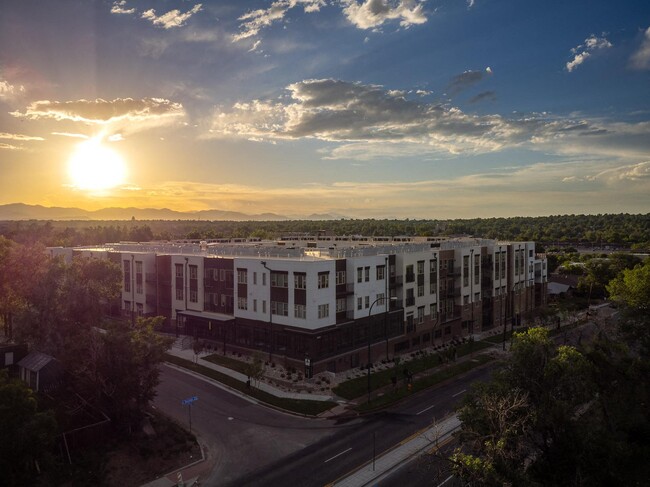 Building Photo - Alta Sloans Lake