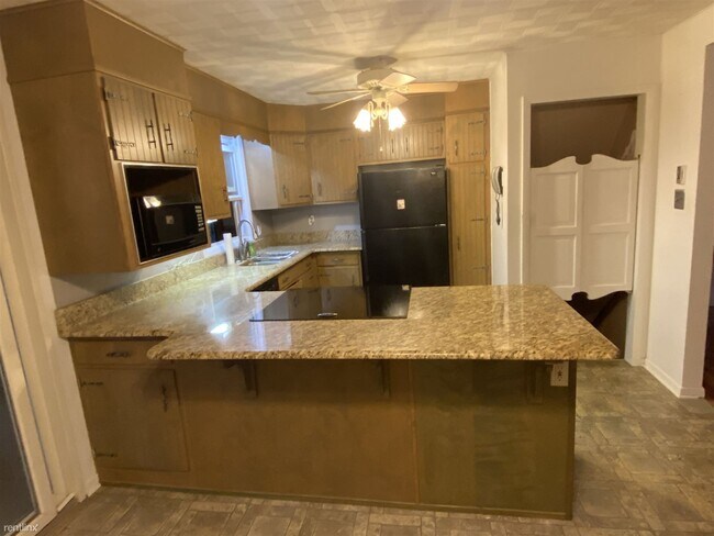 Foto del edificio - 2 br, 2 bath House - 736 Chestnut Street