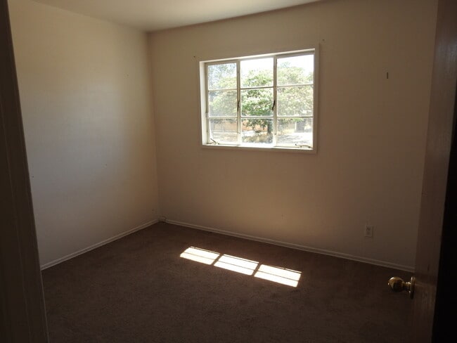 Foto del edificio - Uptown Lovely Home for Lease! 3 Bedroom, 2...
