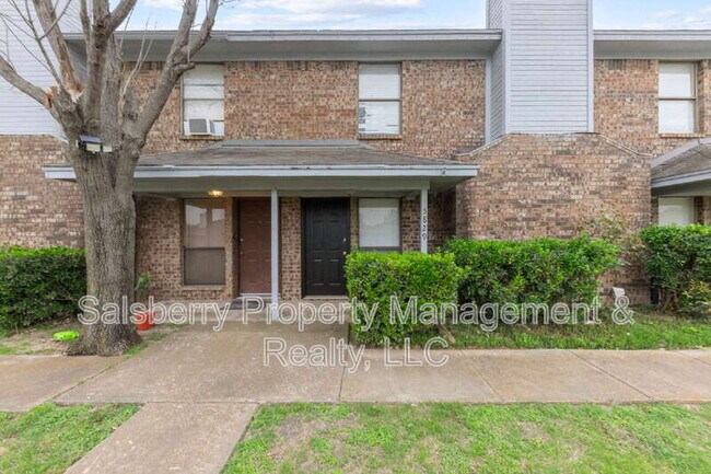 Building Photo - 5829 Shadydell Dr