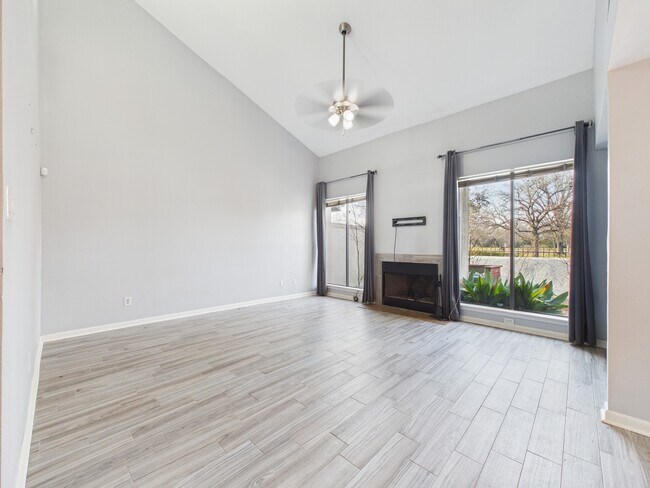 Foto del edificio - 7655 S Braeswood Blvd