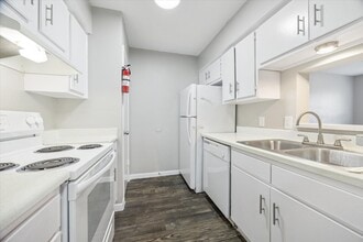 Building Photo - 3800 Sherwood Ln