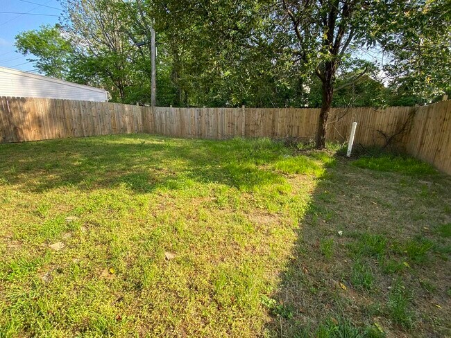 Building Photo - 1331 Snowden Ave