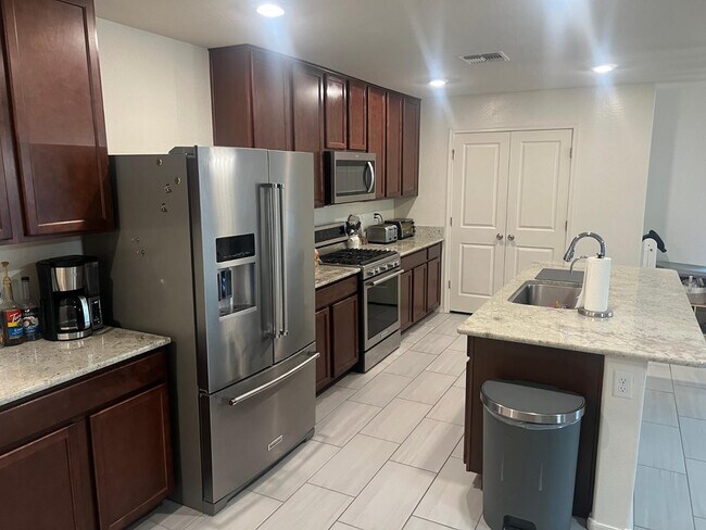 Foto del edificio - 16222 W La Ventilla Way