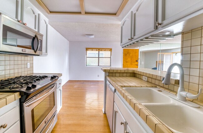 Foto del edificio - 1040 N Gardner St