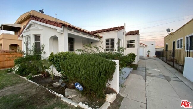 Foto del edificio - 5856 Arlington Ave