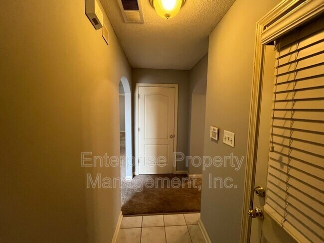 Building Photo - 10099 Cross Valley Dr