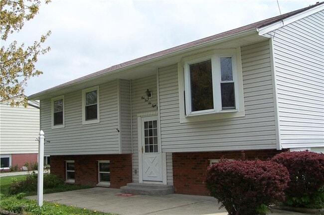 Building Photo - 15681 Oakdale St