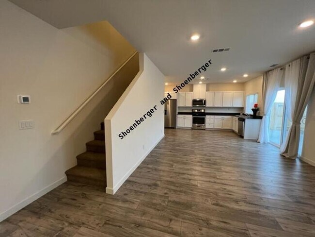 Building Photo - 484 Antares St