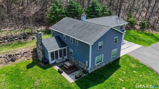 Foto del edificio - 50 1/2 Mountain Spring Rd