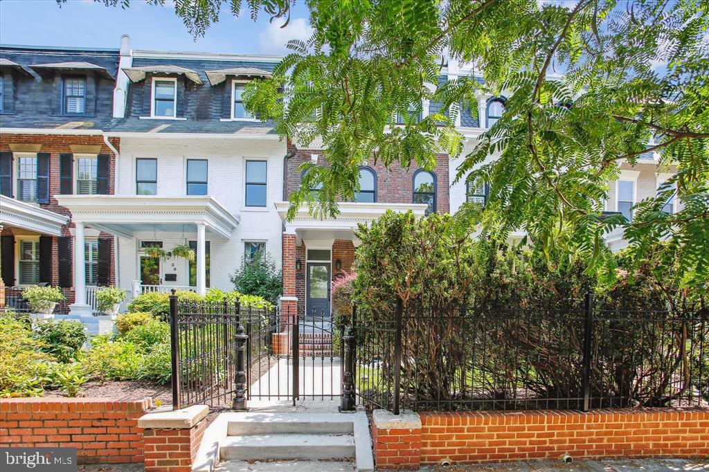 Primary Photo - 40 Bryant St NW