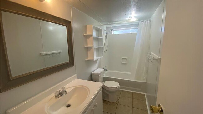 Building Photo - 2507 Bayou Ave