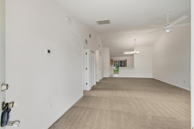 Building Photo - Quiet Cul De Sac location