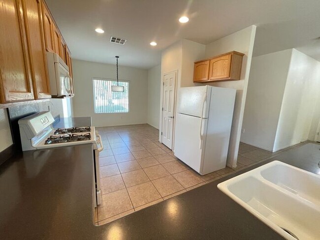 Building Photo - **14 days FREE from date of approval** Thi...